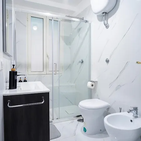 Ecce Your Apartman *